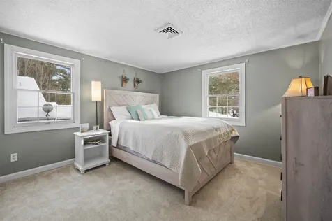 32 Main Street Kingston NH 03848