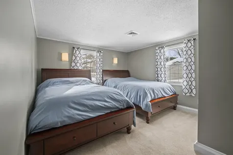 32 Main Street Kingston NH 03848