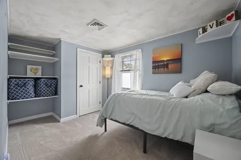 32 Main Street Kingston NH 03848