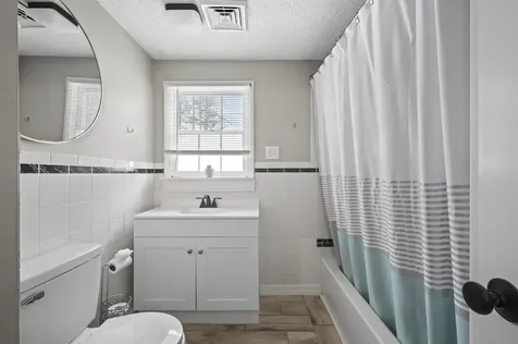 32 Main Street Kingston NH 03848