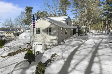 32 Main Street Kingston NH 03848