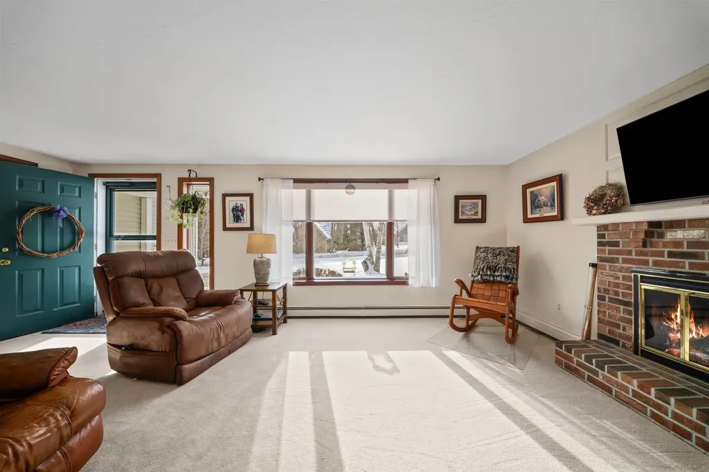 28 Village Court Laconia NH 03246