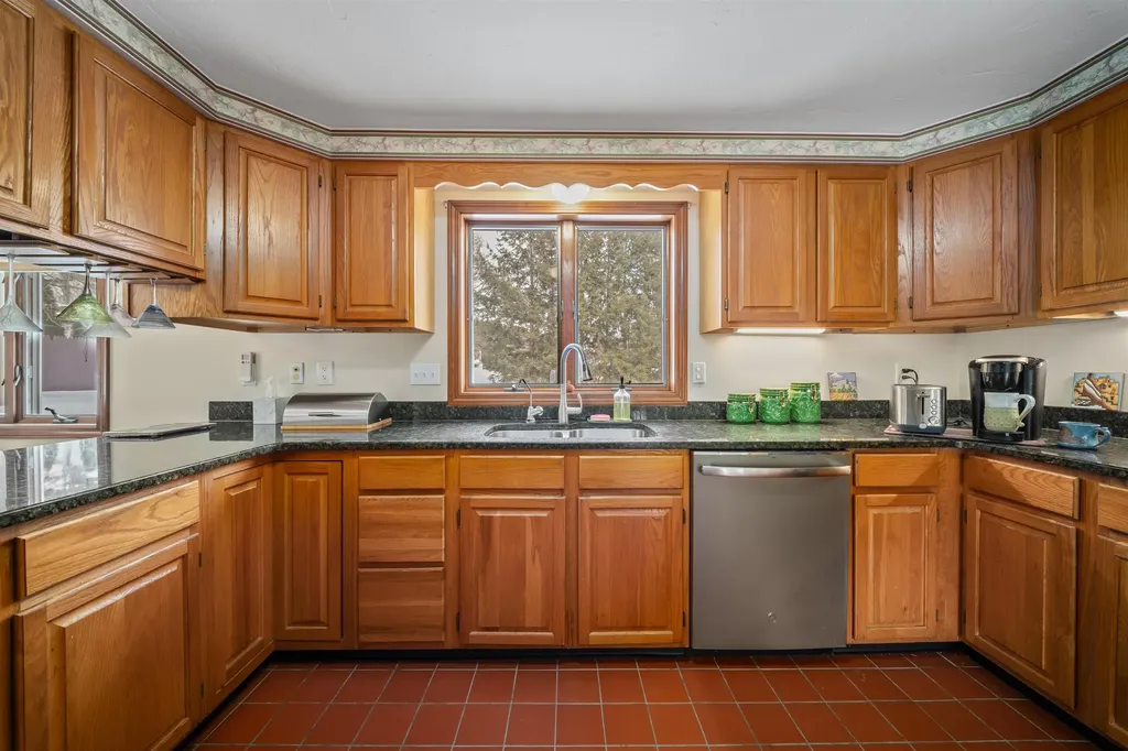 28 Village Court Laconia NH 03246