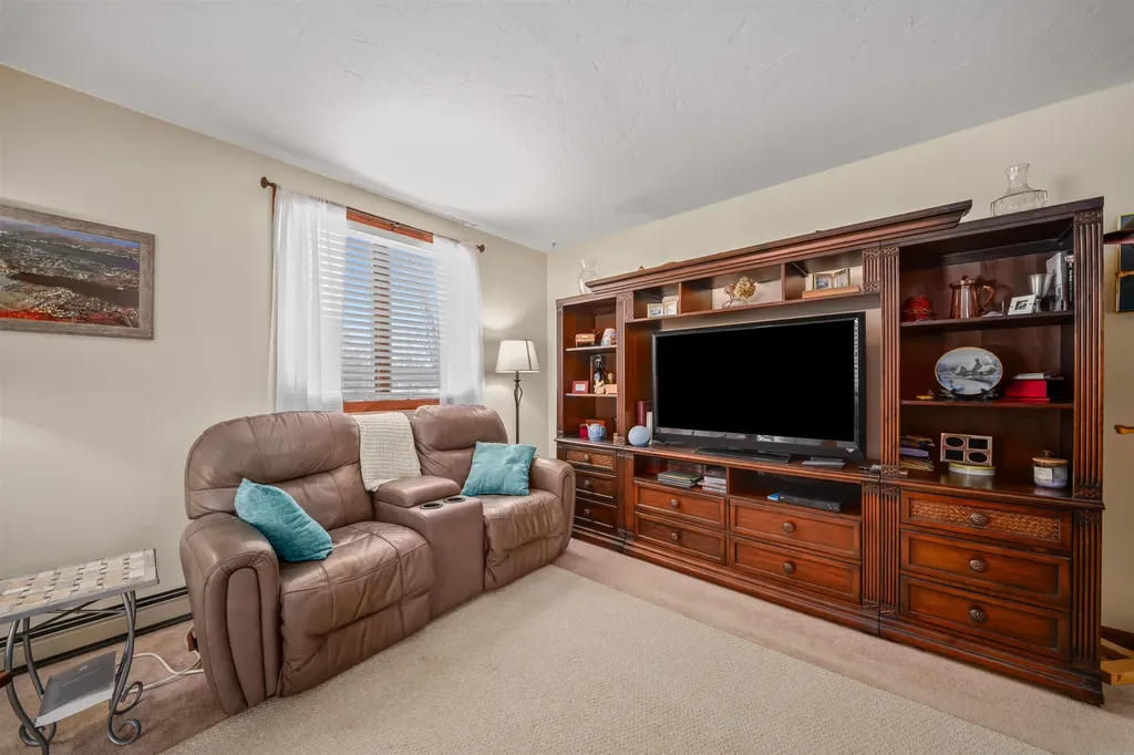 28 Village Court Laconia NH 03246