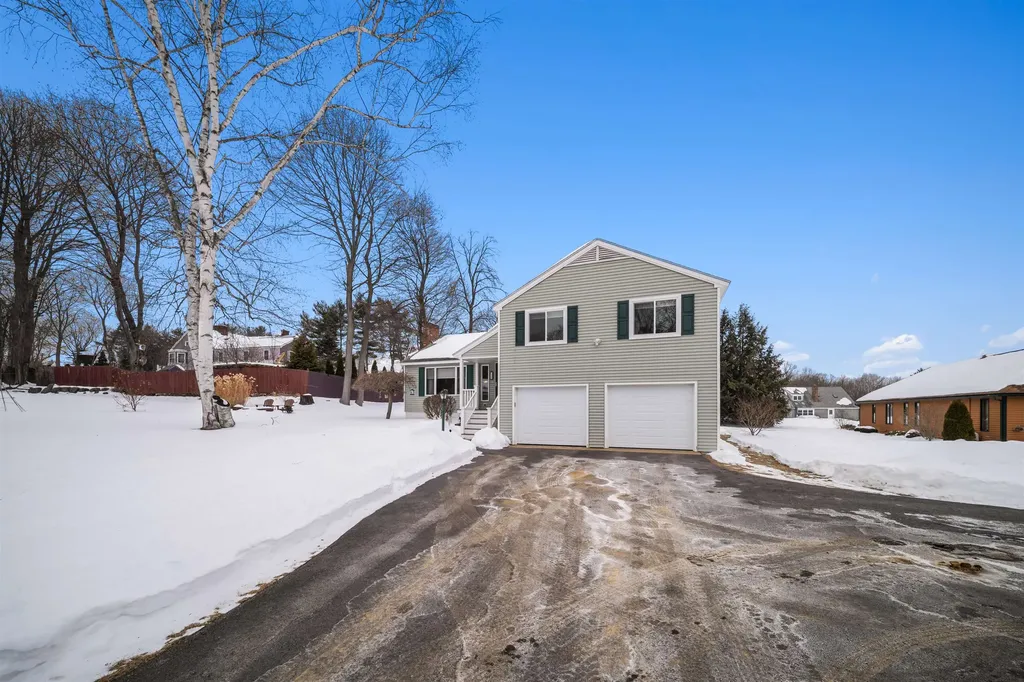 28 Village Court Laconia NH 03246