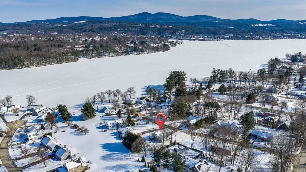 28 Village Court Laconia NH 03246