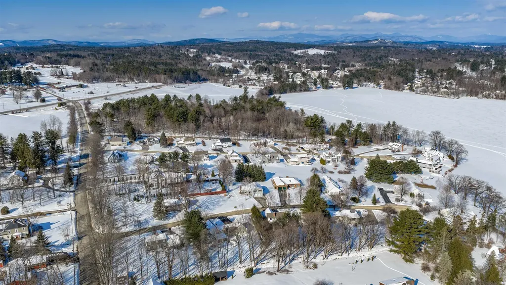 28 Village Court Laconia NH 03246