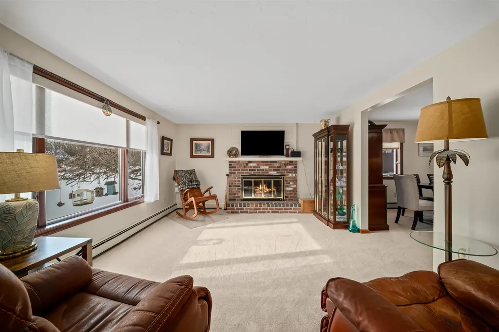 28 Village Court Laconia NH 03246