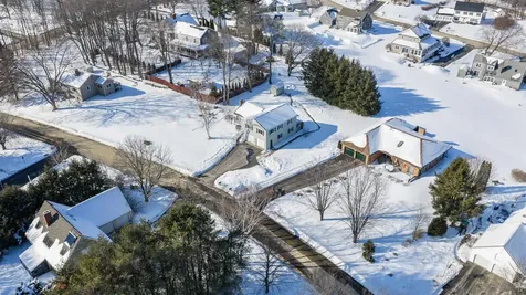 28 Village Court Laconia NH 03246