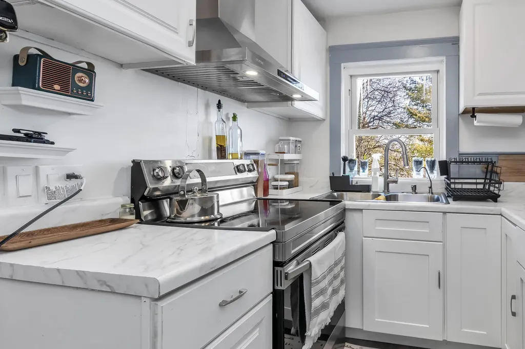 10 Millville Street Salem NH 03079