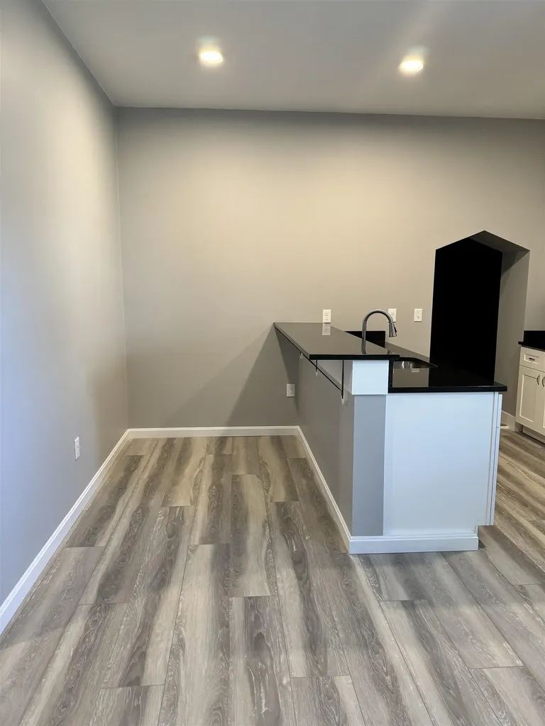 45 Monarch Way Portsmouth NH 03801