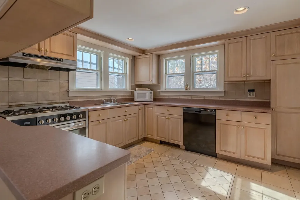 9 Old Route 30 Winhall VT 05340