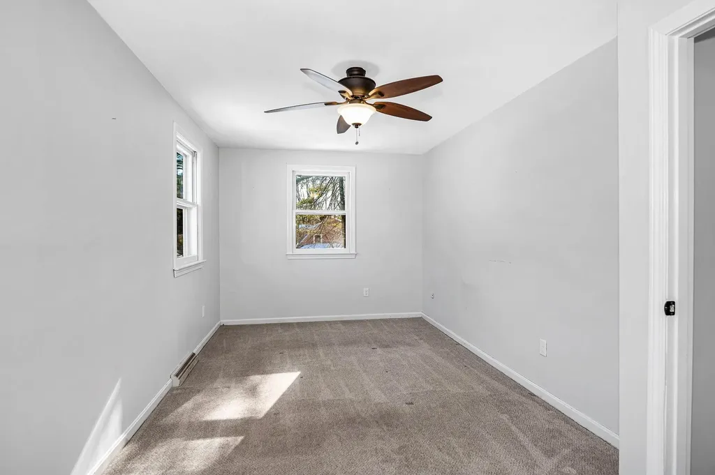 4 Therriault Avenue Salem NH 03079