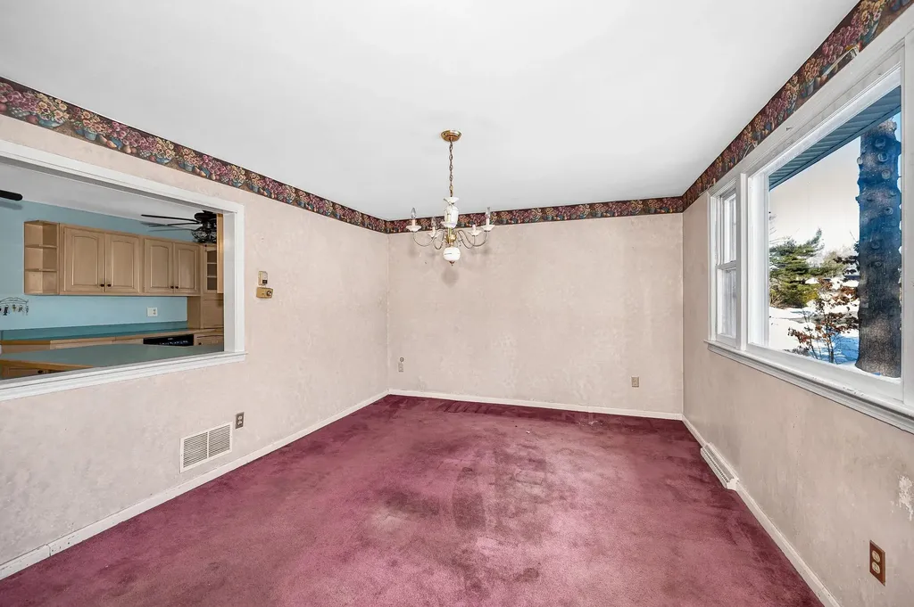 4 Therriault Avenue Salem NH 03079