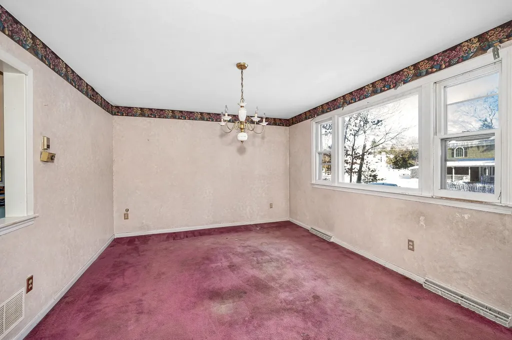 4 Therriault Avenue Salem NH 03079