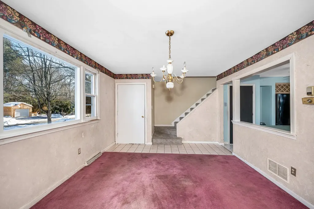 4 Therriault Avenue Salem NH 03079