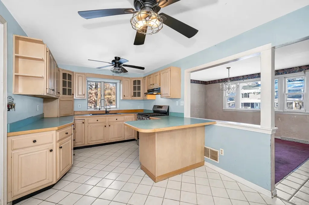 4 Therriault Avenue Salem NH 03079