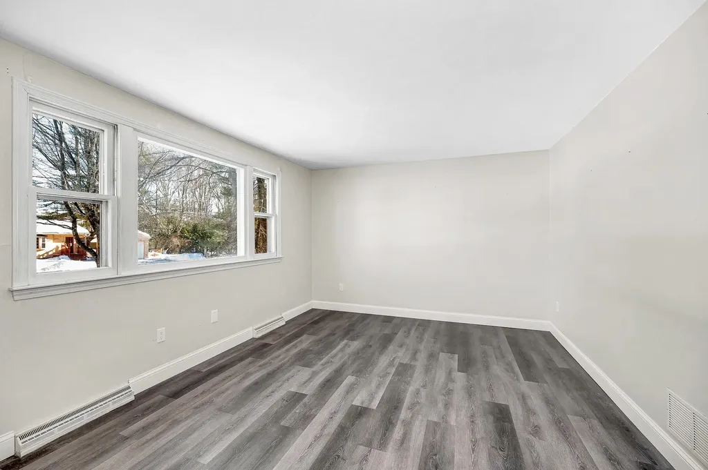 4 Therriault Avenue Salem NH 03079