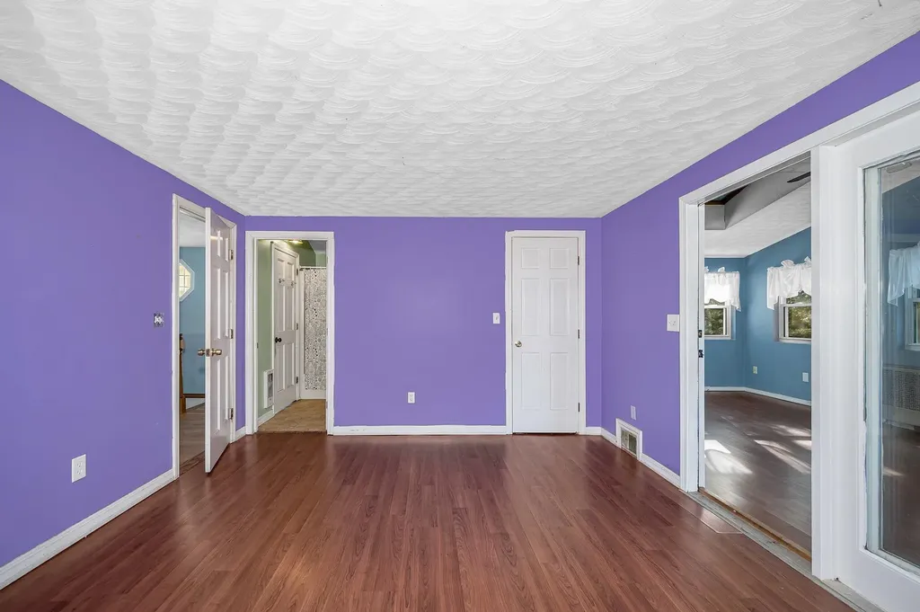 4 Therriault Avenue Salem NH 03079