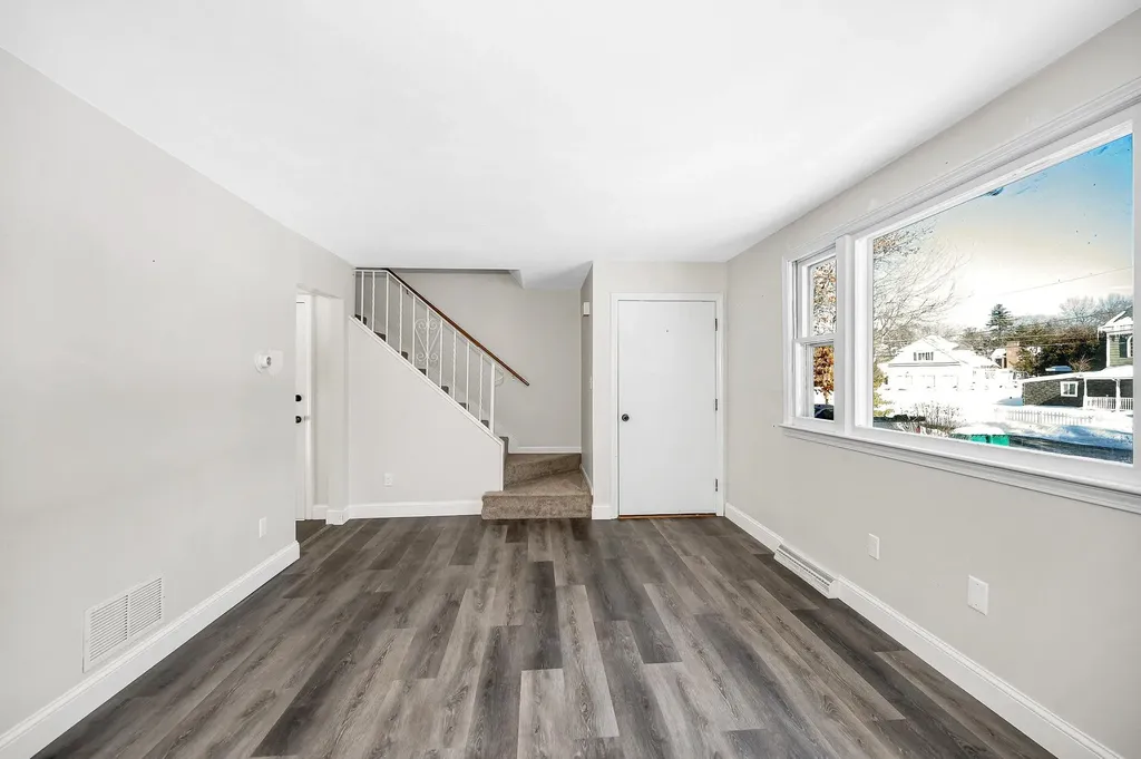 4 Therriault Avenue Salem NH 03079