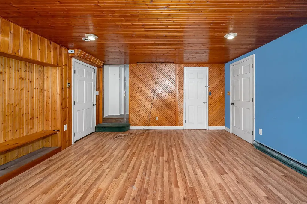 4 Therriault Avenue Salem NH 03079