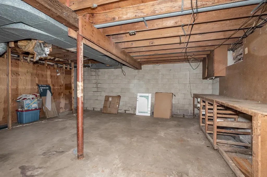 4 Therriault Avenue Salem NH 03079