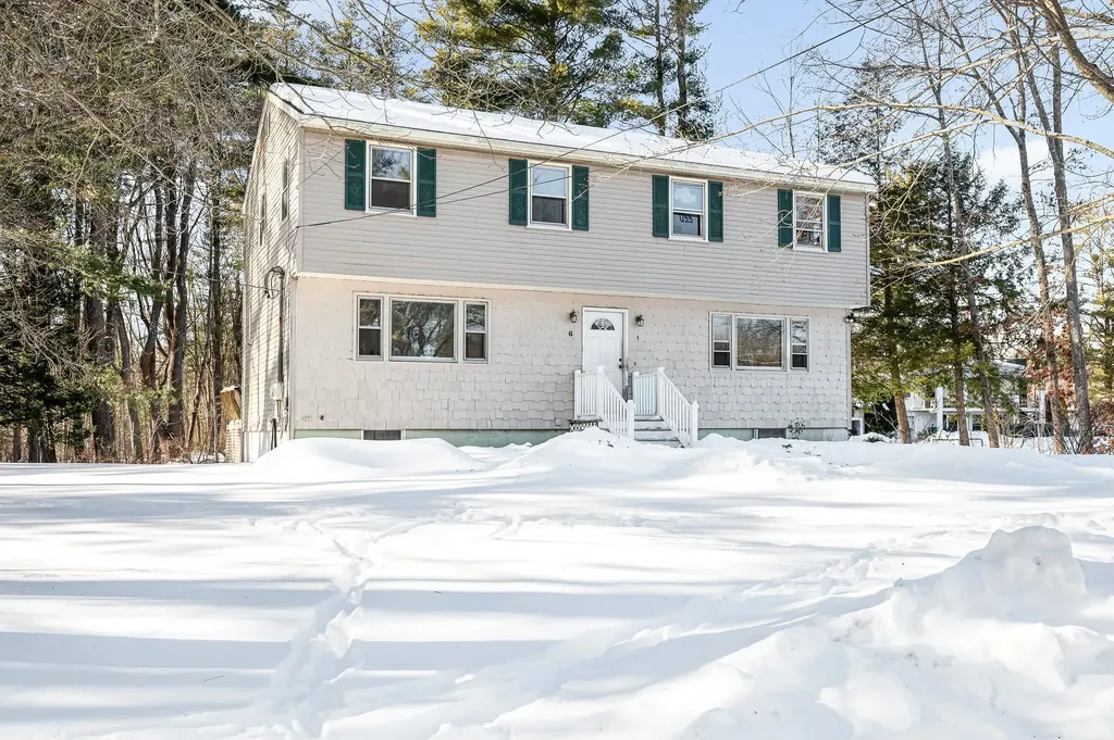 4 Therriault Avenue Salem NH 03079