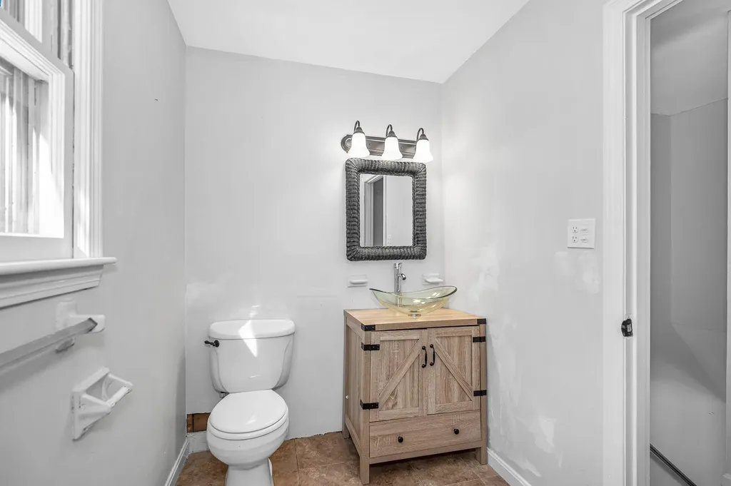 4 Therriault Avenue Salem NH 03079