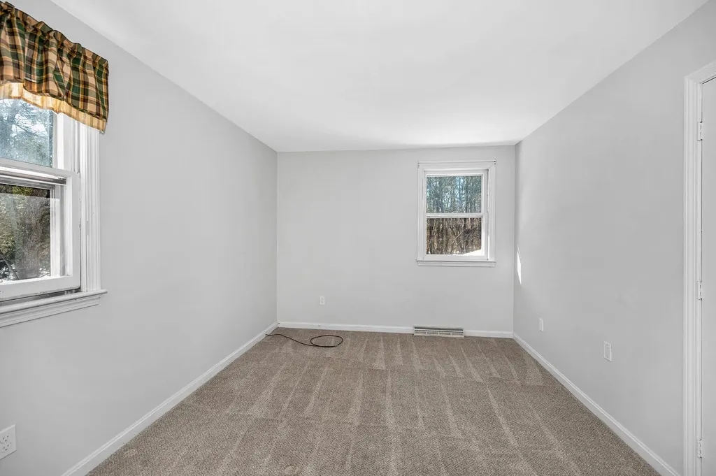 4 Therriault Avenue Salem NH 03079