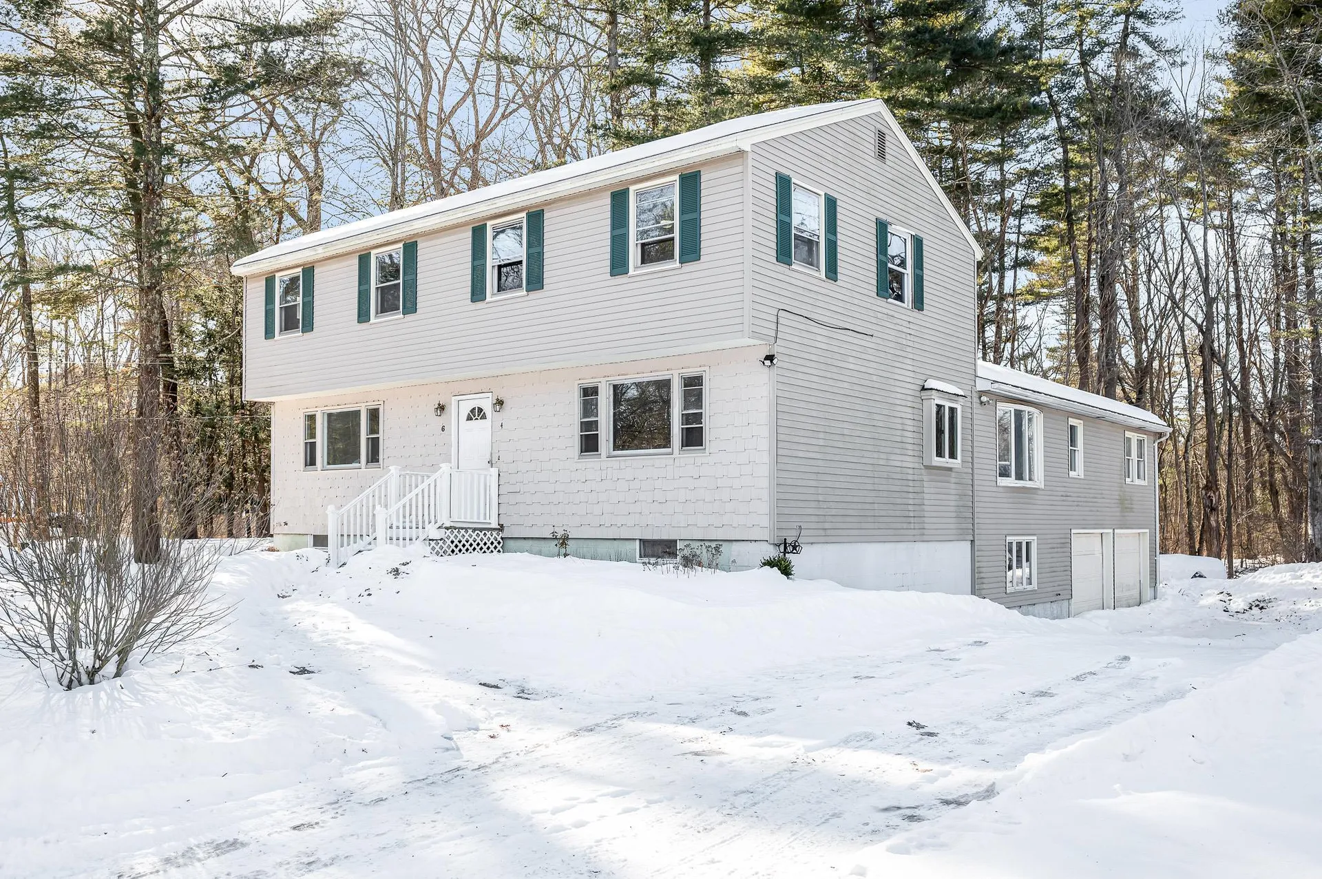 4 Therriault Avenue Salem NH 03079