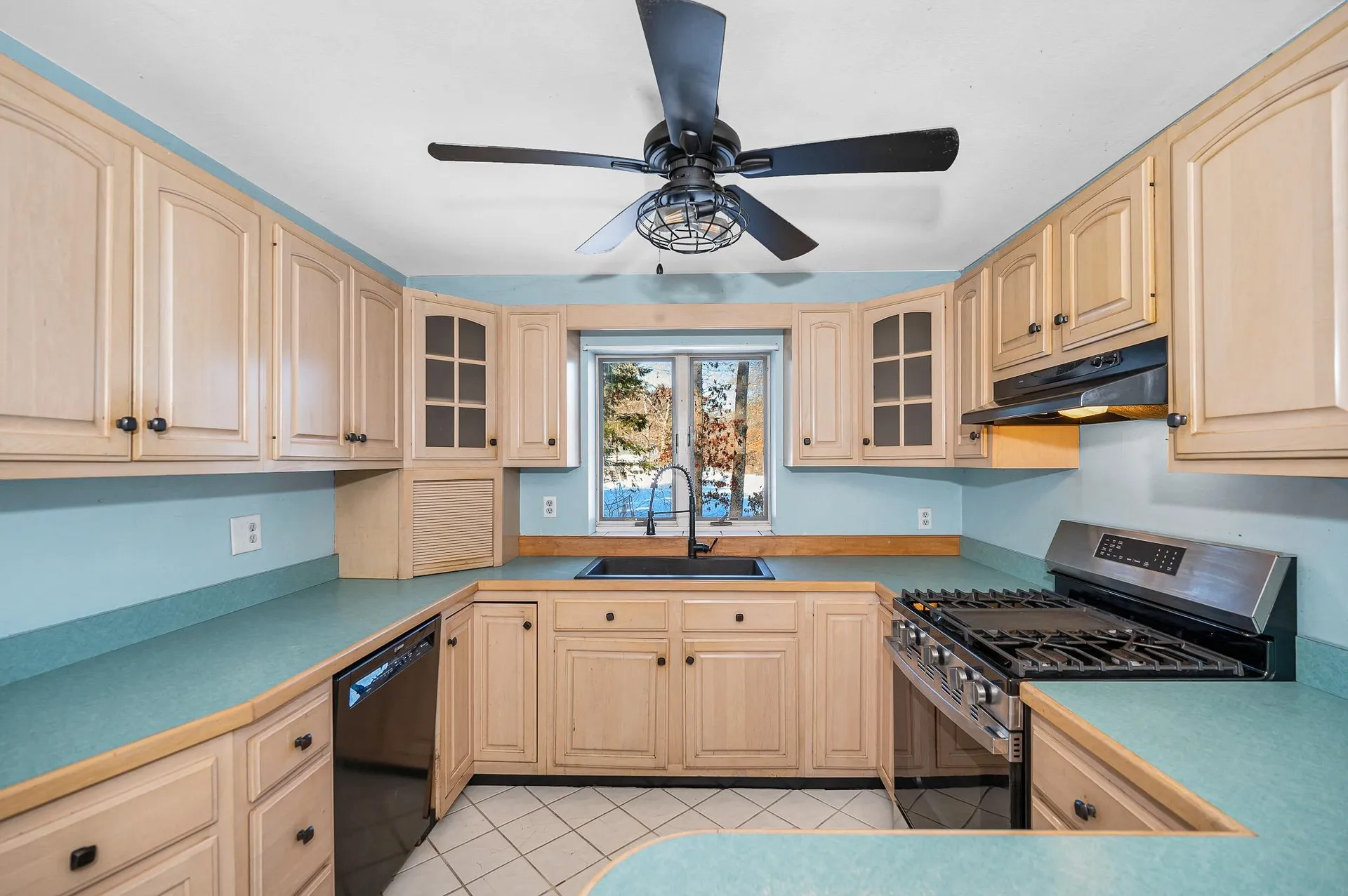 4 Therriault Avenue Salem NH 03079