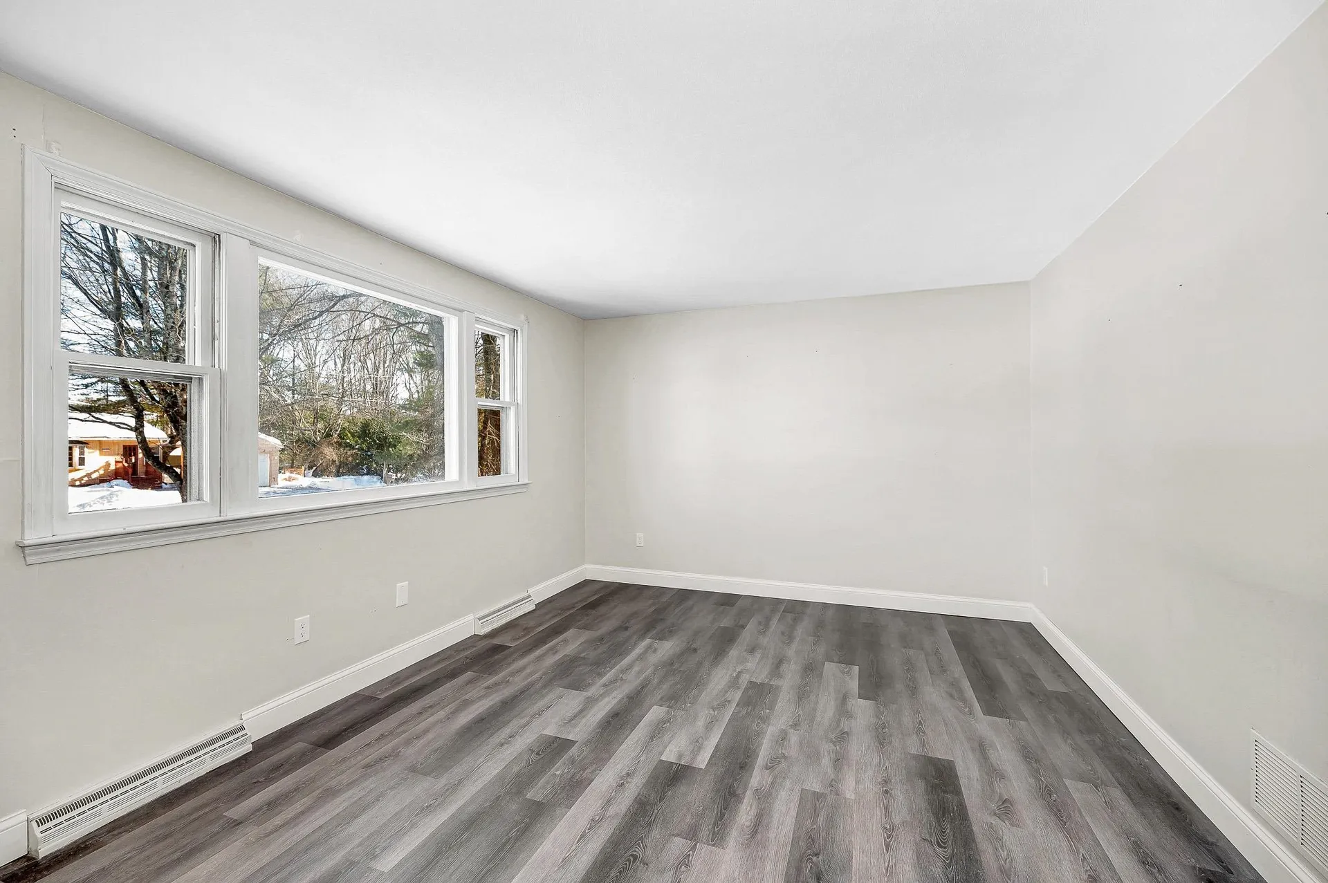 4 Therriault Avenue Salem NH 03079