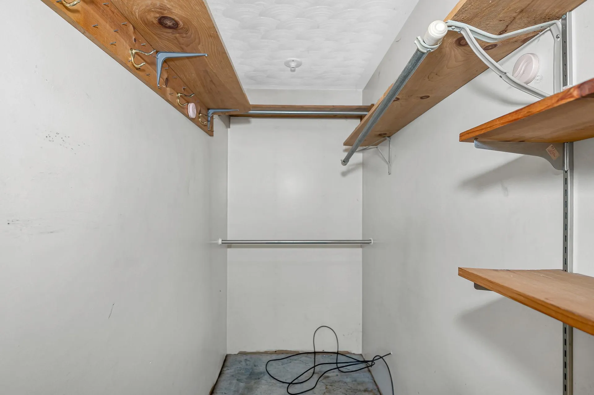 4 Therriault Avenue Salem NH 03079