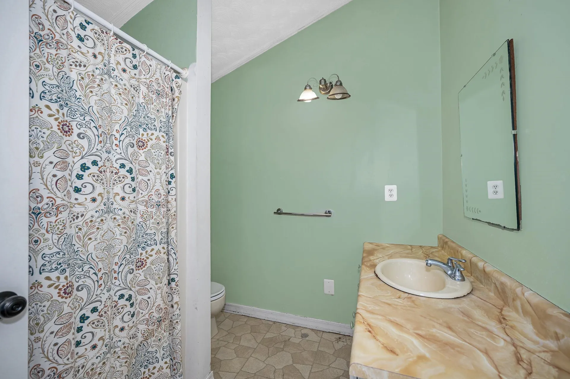 4 Therriault Avenue Salem NH 03079