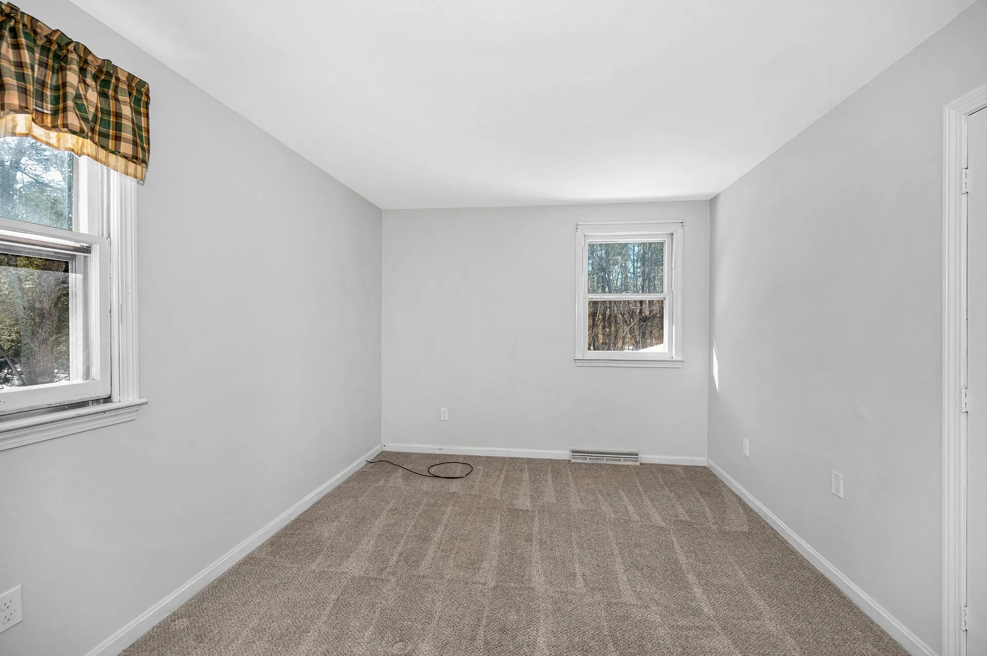 4 Therriault Avenue Salem NH 03079