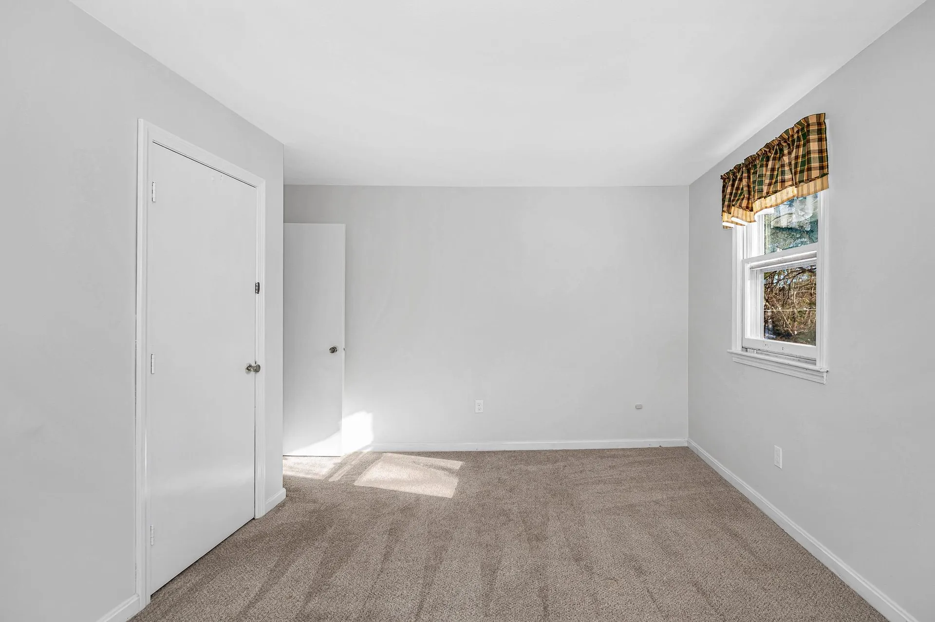 4 Therriault Avenue Salem NH 03079