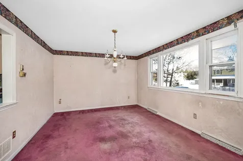 4 Therriault Avenue Salem NH 03079