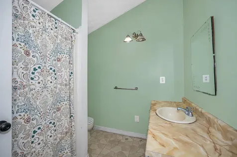 4 Therriault Avenue Salem NH 03079