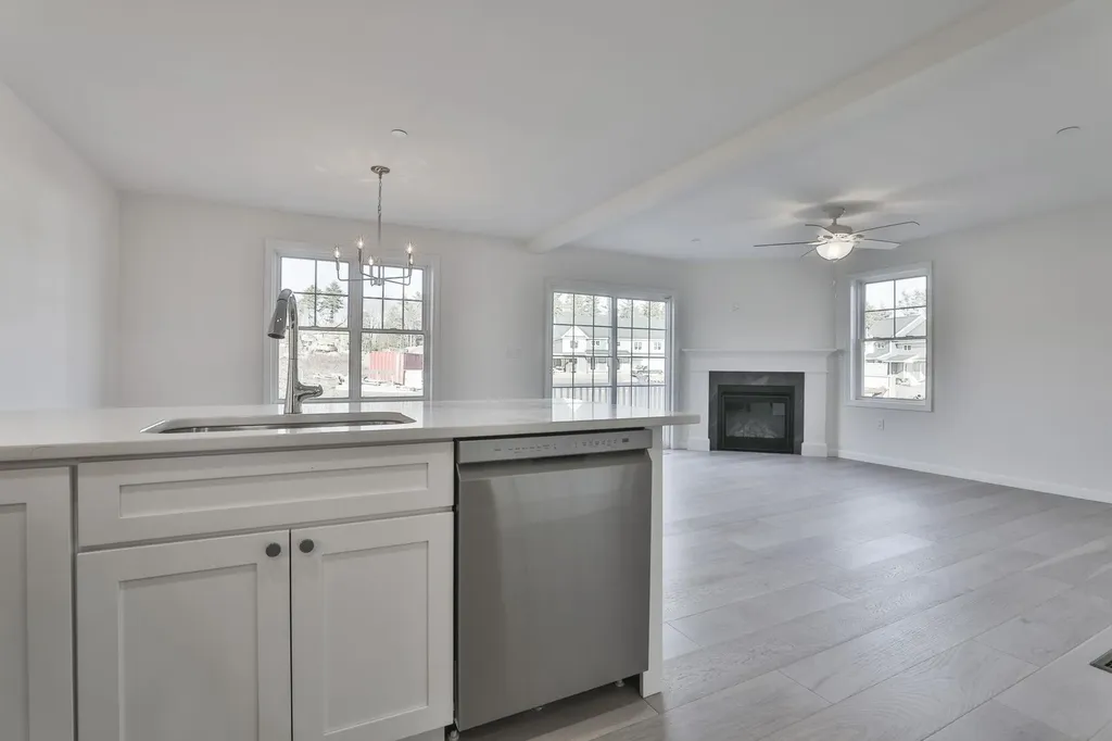 23 Crestview Way Raymond NH 03077