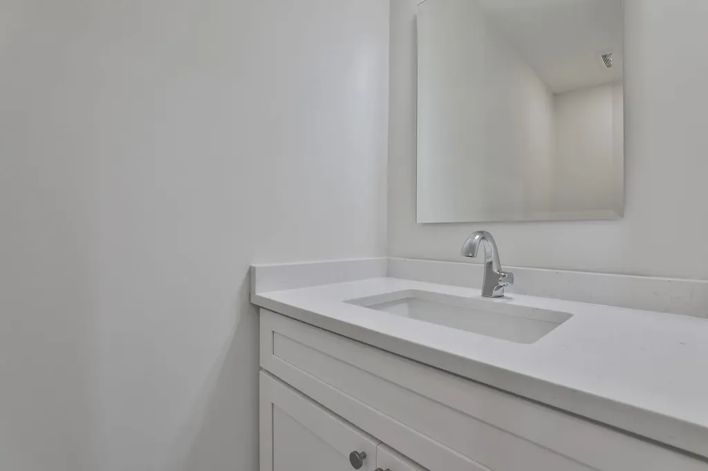 23 Crestview Way Raymond NH 03077