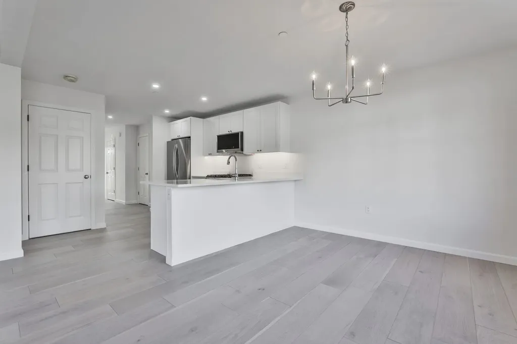 23 Crestview Way Raymond NH 03077