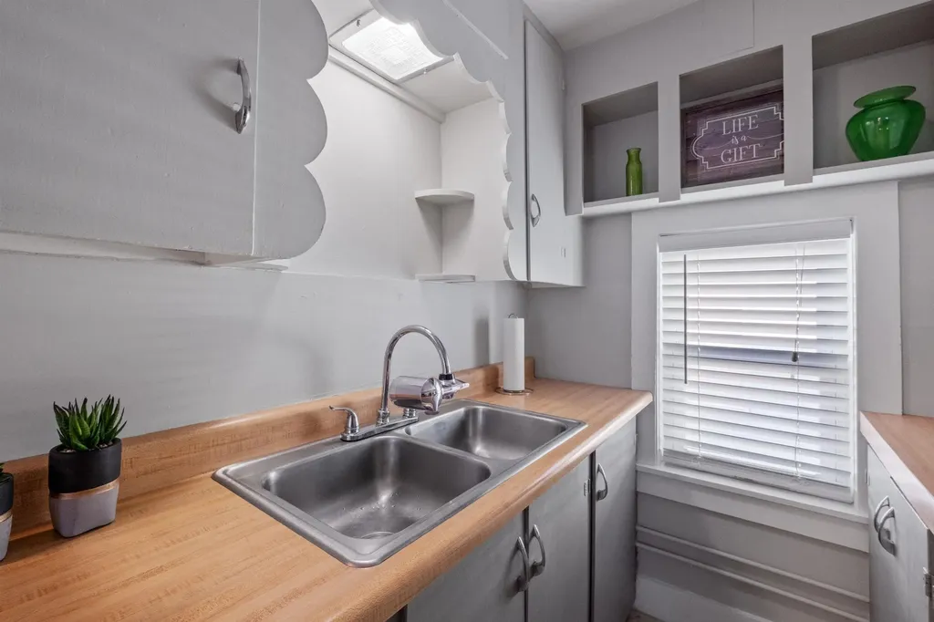 526 Hevey Street Manchester NH 03102