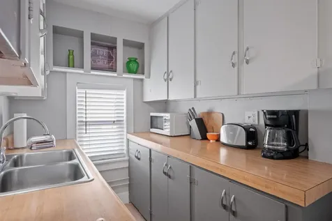 526 Hevey Street Manchester NH 03102