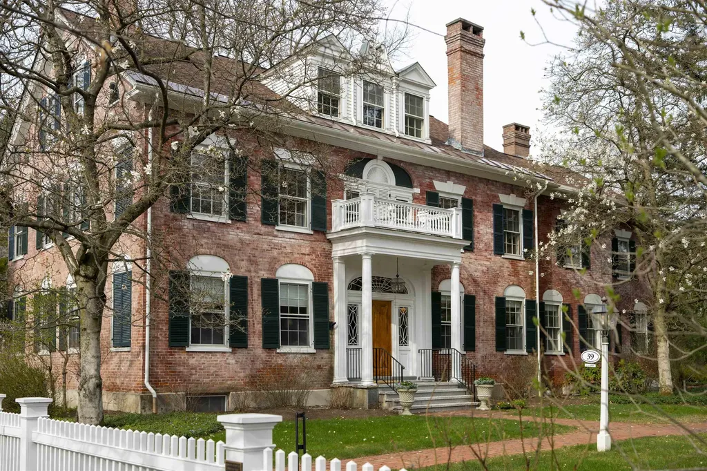 39 Elm Street Woodstock VT 05091