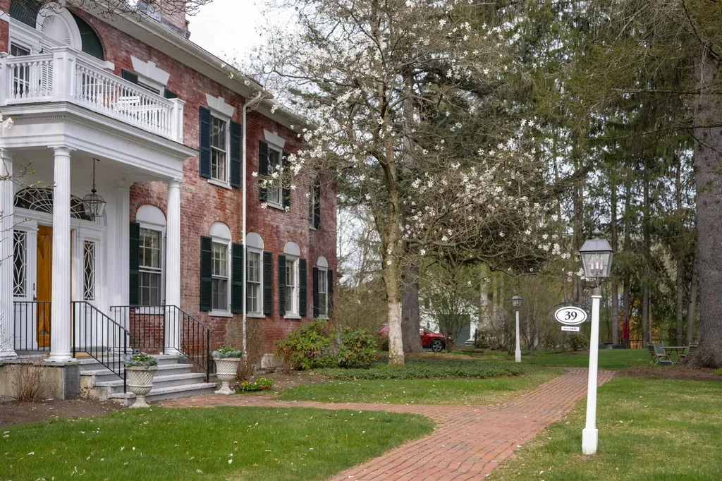 39 Elm Street Woodstock VT 05091