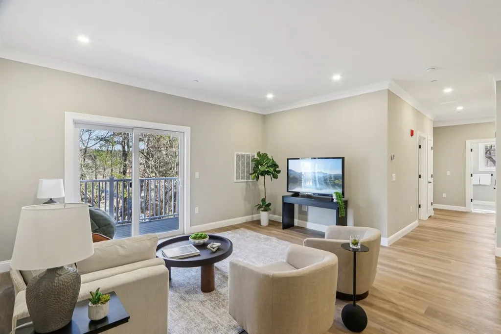 10100 S Willow Street Manchester NH 03103