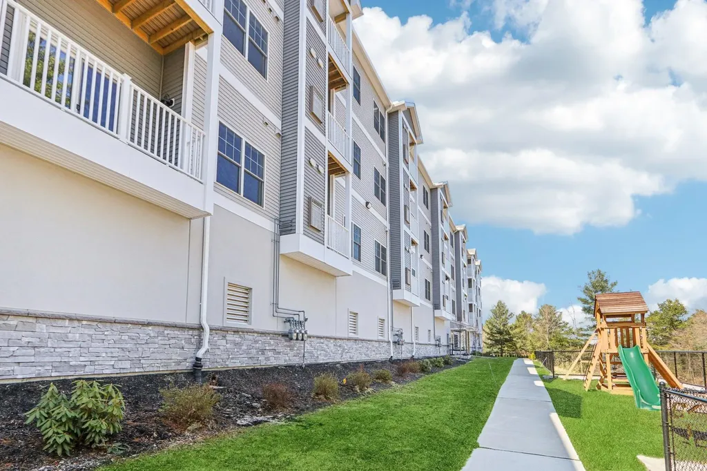 10100 S Willow Street Manchester NH 03103