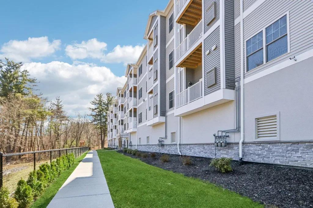 10100 S Willow Street Manchester NH 03103