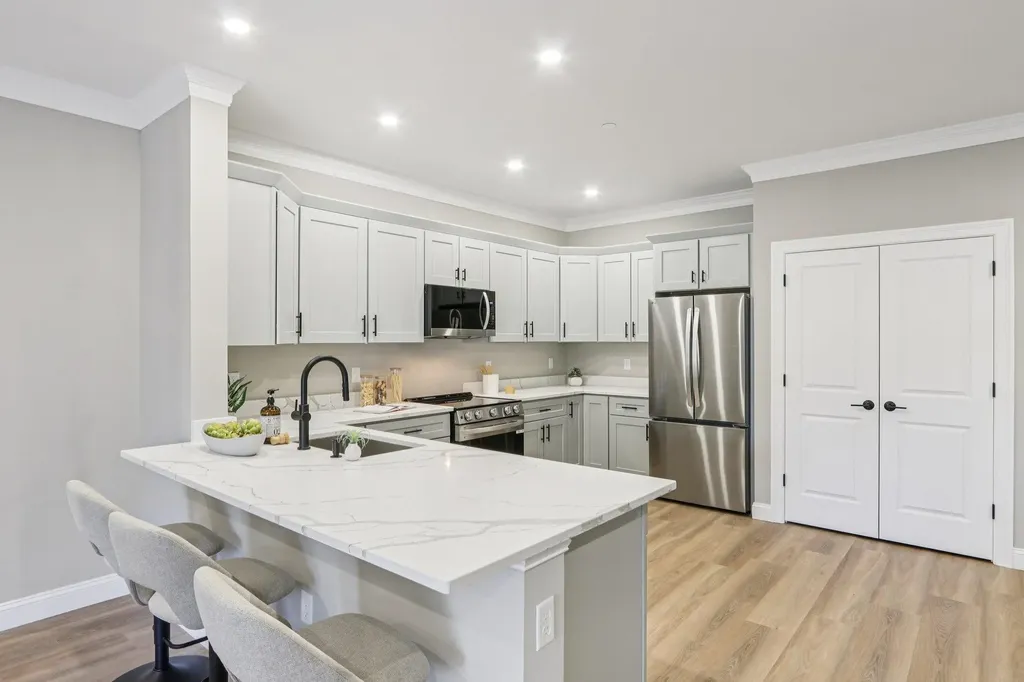 10100 S Willow Street Manchester NH 03103