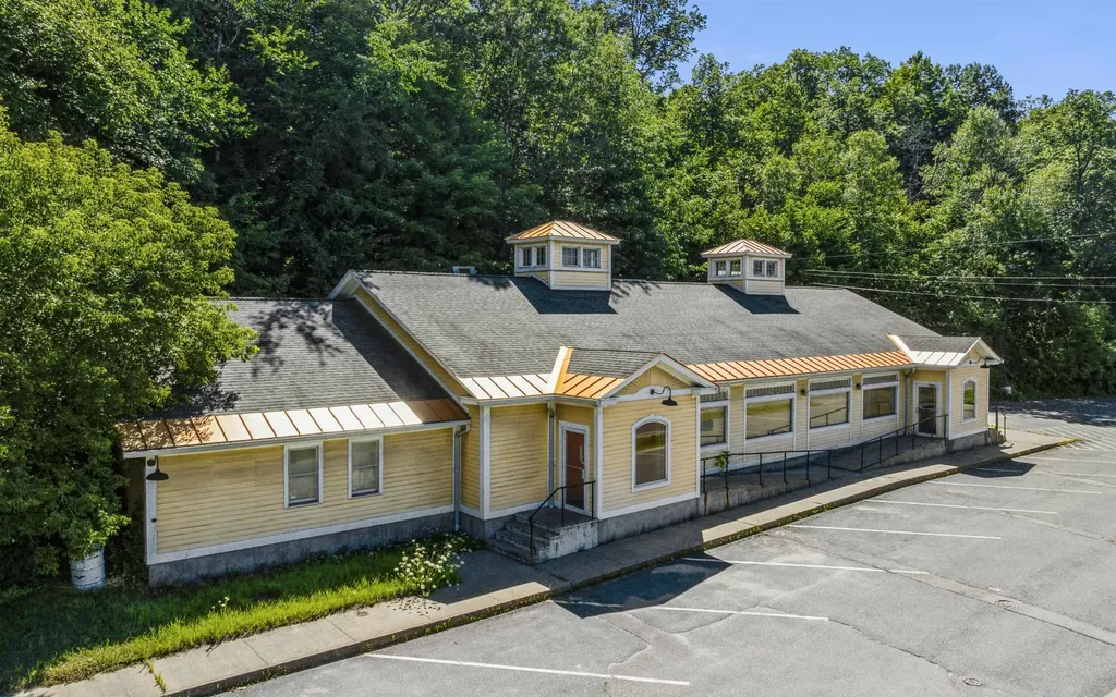 626 Broad Street Lyndon VT 05851